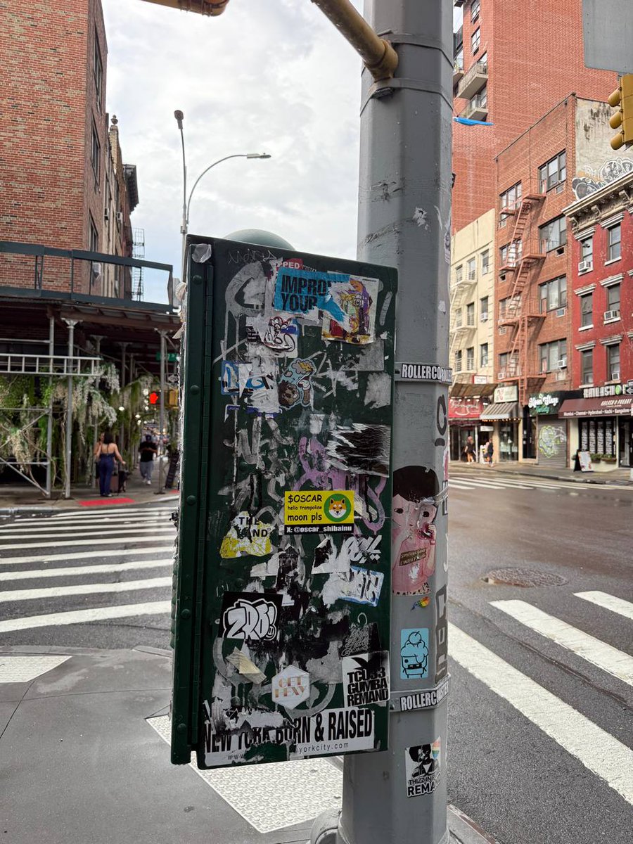 oscar_shibainu's tweet photo. Gm frens

The OSCArmy is global.  

When you step out of your house and into the city, you will see innovative stickers everywhere. https://t.co/Bk0Rwy3gqW