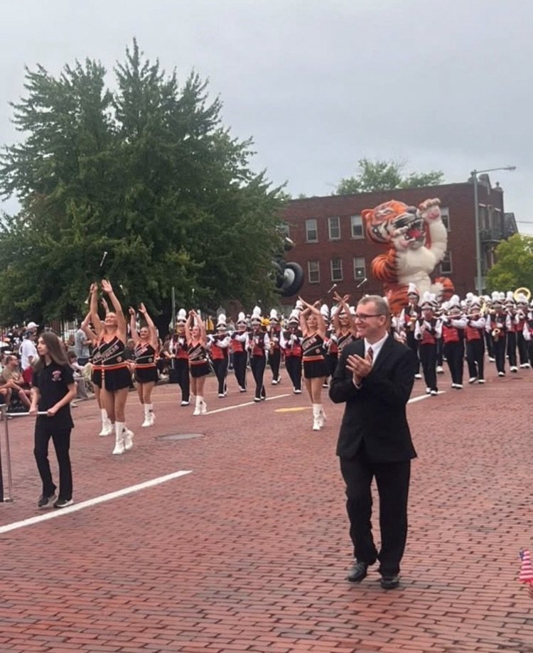 MassillonSchool's tweet photo. Our Massillon Tiger Swing Band and cheerleaders represented Massillon today in the Pro Football Hall of Fame Parade! 🎶📣 https://t.co/24F0TcGb9r