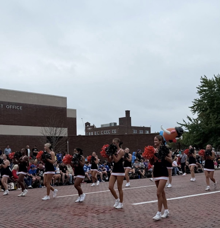 MassillonSchool's tweet photo. Our Massillon Tiger Swing Band and cheerleaders represented Massillon today in the Pro Football Hall of Fame Parade! 🎶📣 https://t.co/24F0TcGb9r