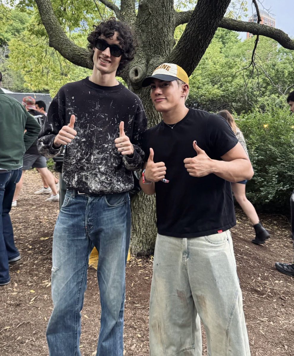 oohjcs's tweet photo. SB19 STELL W SOMBR 🤯 https://t.co/MeWUeO3Fvi