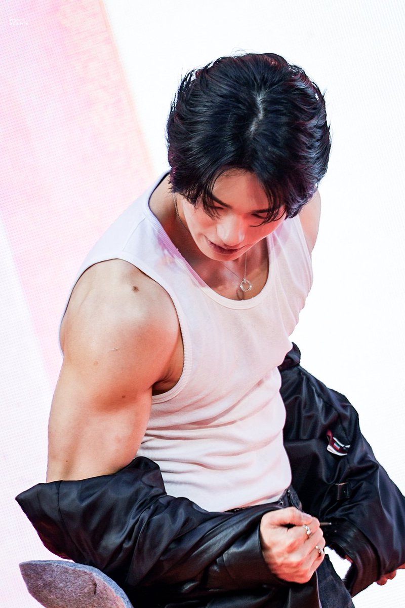 FashionistD's tweet photo. Post your favorite pic of #winmetawin https://t.co/hyyMrpD7Qc