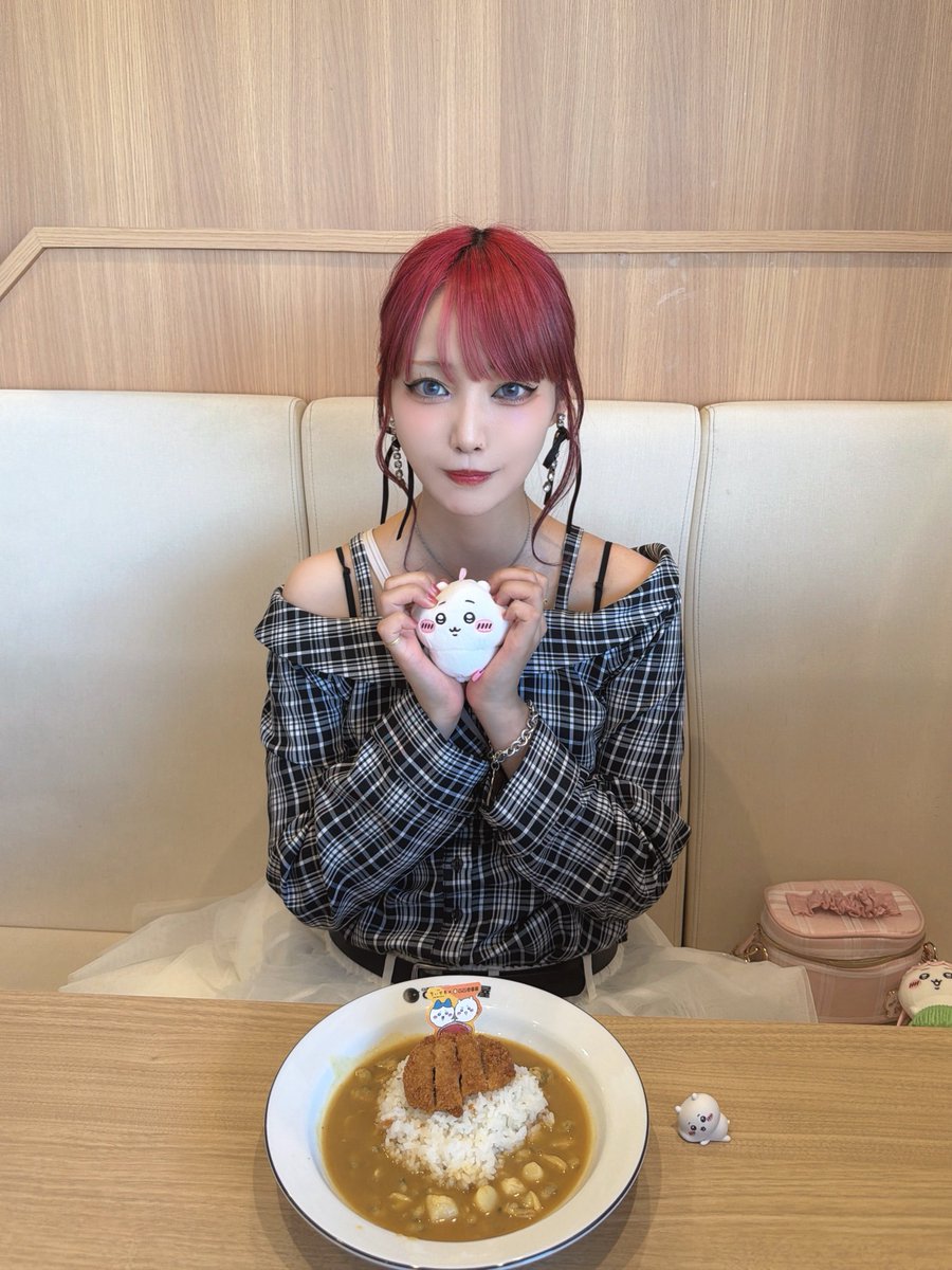 io_nightowl's tweet photo. ちいかわ歴６日目
朝イチの回を見に行ってボンドロゲット
CoCo壱でコラボカレーを食べた https://t.co/oKgOeIA1jj