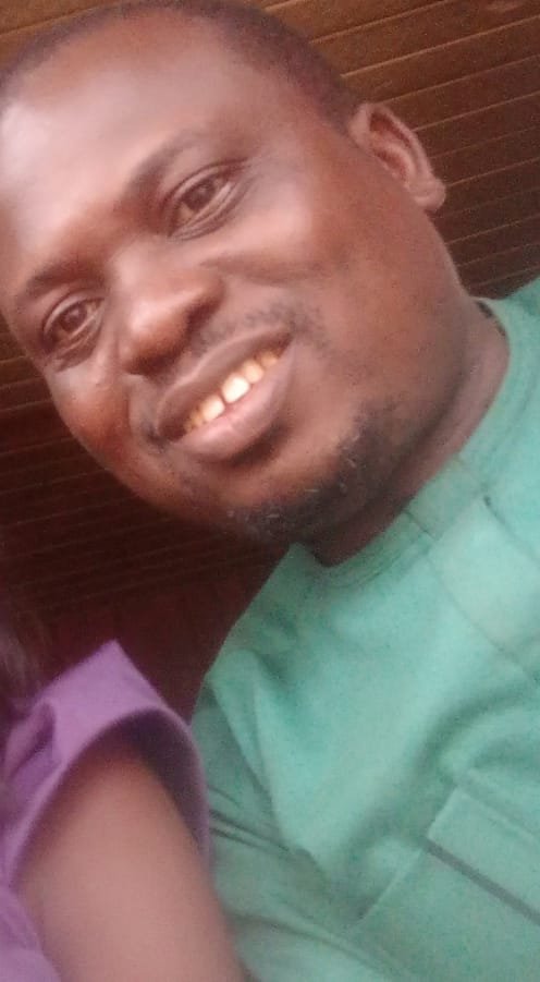 LumpsuckerBot's tweet photo. Attached to the chat is picture proof with his wife because I reached out to her on WhatsApp. If you're in IJEBU ODE ENVIRONMENT and can help please do.

Your repost will go a long way. I gave him 2K to support him https://t.co/KH1w9i1sRe
