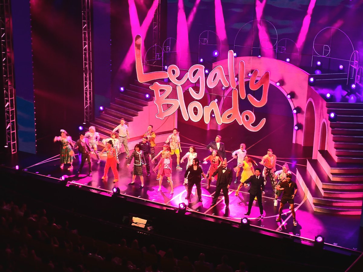 nanananavilerra's tweet photo. I'm not a fan of musicals, but this one changed my mind!  💗 https://t.co/ijmTDTqtOr