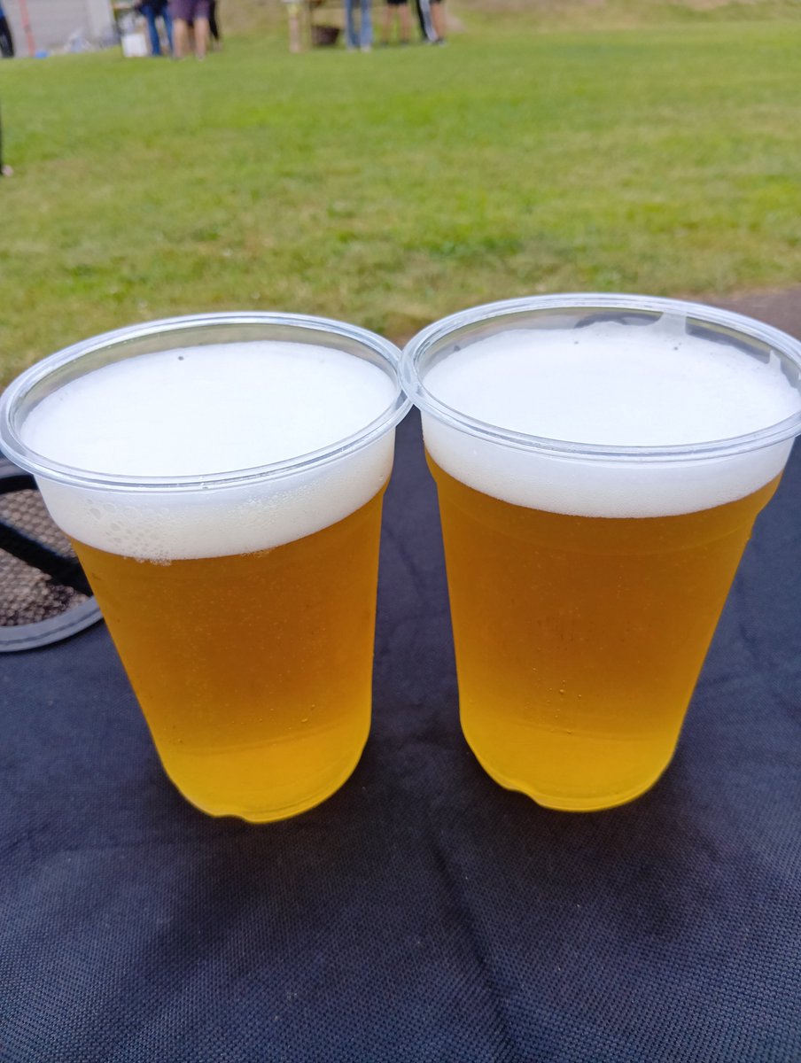 naoki19631202's tweet photo. 夏祭り🎇🍻🍗🧨今年も生ビール100円🍺たこ焼き🐙焼鳥🦃ザンギ🍖をつまみに飲んでたけど寒〜い🐧❄前日34℃🔥☀だったとは思えない肌寒さに負けて🍺3杯で終了〜花火🎆まで耐えられませんでした＿|￣|○ il||li https://t.co/3qBEB5GeWT