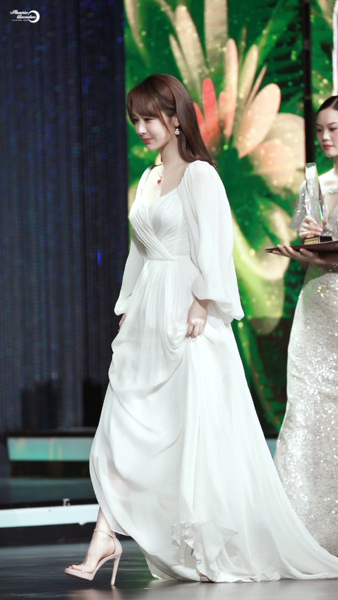 atelierdeyangzi's tweet photo. Yang Zi in Monique Lhuillier F/W 2020 Bridal collection at the 35th Hundred Flowers Award Nomination Ceremony in 2020
She was nominated for Best Supporting Actress for her role as Wang Lu in #TheBravest
#YangZi https://t.co/3g0DqM22zZ
