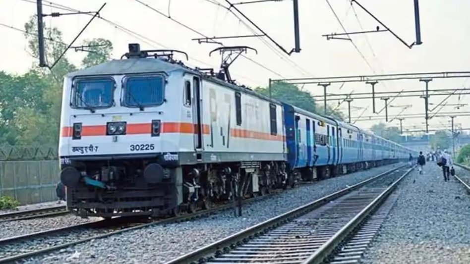 GoodNewsToday's tweet photo. Indian Railway Rules: हाथ में है स्लीपर की टिकट, और करना चाहते हैं एसी में सफर... तो पहले जान लें इसका नियम

#irctc #rule #sleeper #general

पूरी खबर पढ़ें :- https://t.co/QRlJLvcLuS https://t.co/hd37chNJMc