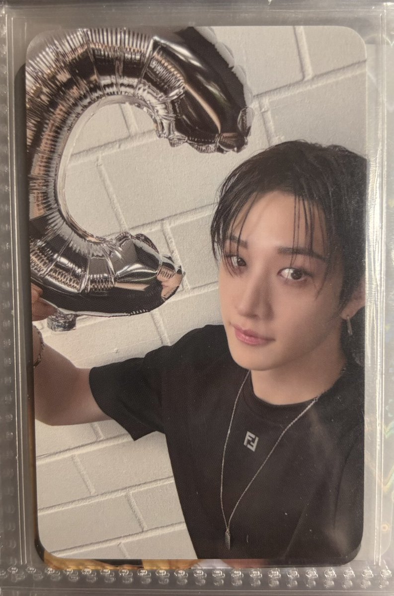 layouvrer's tweet photo. vendo/venda photocard 

pob karma fans shop - bangchan 🐺

- R$50+frete nacional.
- mando foto e vídeo.
- faço o envio ainda essa semana.
- não possuo feedbacks, pois estou tentando fazer a minha primeira venda.
- motivo do drop: veio no meu álbum, mas não coleciono bangchan. https://t.co/N6ESjqmByd