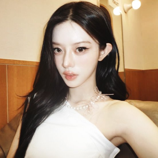 Miynzu's tweet photo. Dreamy  eyes  meet  the  soft  daylight  while  the  city  rests  quietly  behind  me  and  everything  feels  gentle  and  lovely  like  a  little  fairytale  moment  captured  between  sunlight  and  silence  with  sweetness  lingering  in  every  breath  today! ❤︎. ݁˖ https://t.co/FCu1dd84im
