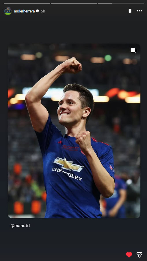 Paraeng's tweet photo. Ander Herrera selalu inget United kali waktu terakhir main di Swedia 🇾🇪 #OnceARedAlwaysARed https://t.co/cWihUsUgJS