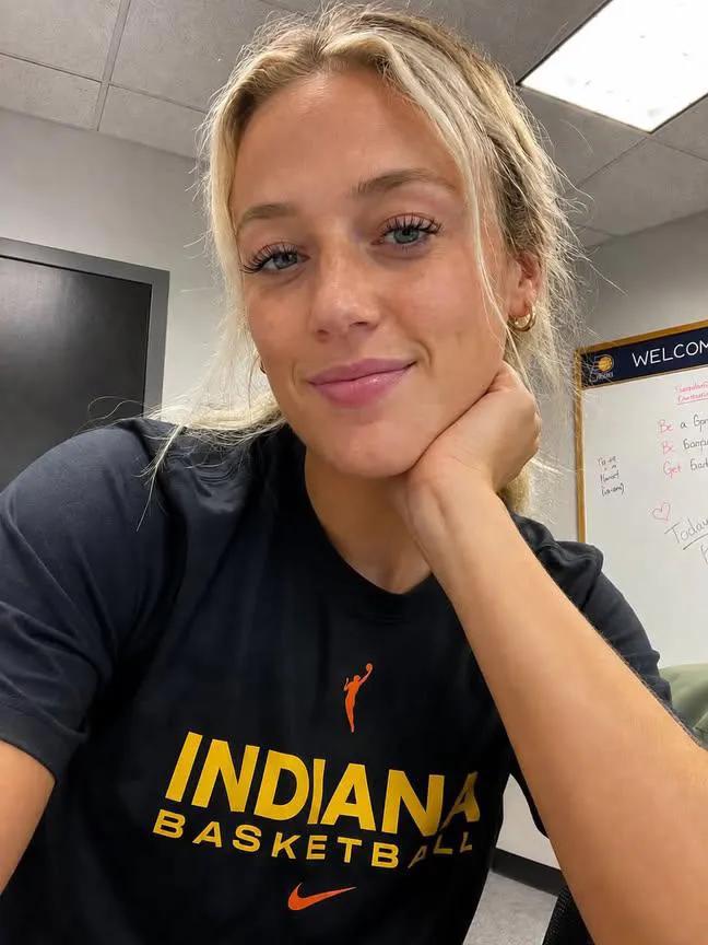 Luna_4w's tweet photo. Are you standing with Sophie Cunningham as she fights to keep biological men OUT of women's sports? https://t.co/HWAsjdzgnj