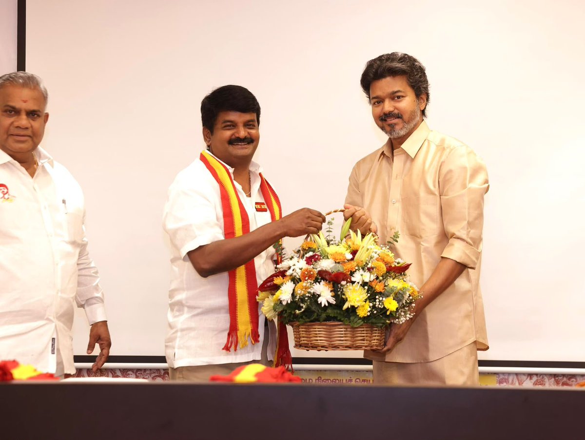 Vijayabaskarofl's tweet photo. தமிழக வெற்றிக் கழகத்தின் #புதுக்கோட்டை மாவட்ட அமைப்புச் செயலாளராக என்னை நியமனம் செய்த;

தமிழ்நாட்டின் தன்னிகரற்ற தனிப்பெரும் சக்தியாய் 
மாபெரும் மாற்றத்தையும், மறுமலர்ச்சியையும் உண்டாக்கி,
விவேகமும் தொலைநோக்குப் பார்வையும் கொண்ட புதிய அரசியலை வழிநடத்தும் தமிழக வெற்றிக் கழகத் தலைவர் மாண்புமிகு தமிழ்நாடு முதலமைச்சர்
@TVKVijayHQ அவர்களுக்கு
என் நெஞ்சம் நிறைந்த நன்றிகளைத் தெரிவித்துக் கொள்கிறேன். 

வெற்றித் தலைவரின் வெற்றிப் பயணத்தில்,
நம் மண்ணின்…மக்களின் குரலாக…
என்றும் களத்தில் 
முன்நின்று செயலாற்றுவோம்! 

🙏❤️💛❤️

#தமிழகவெற்றிக்கழகம் #TVK #CMJosephVijay 
 #CVB