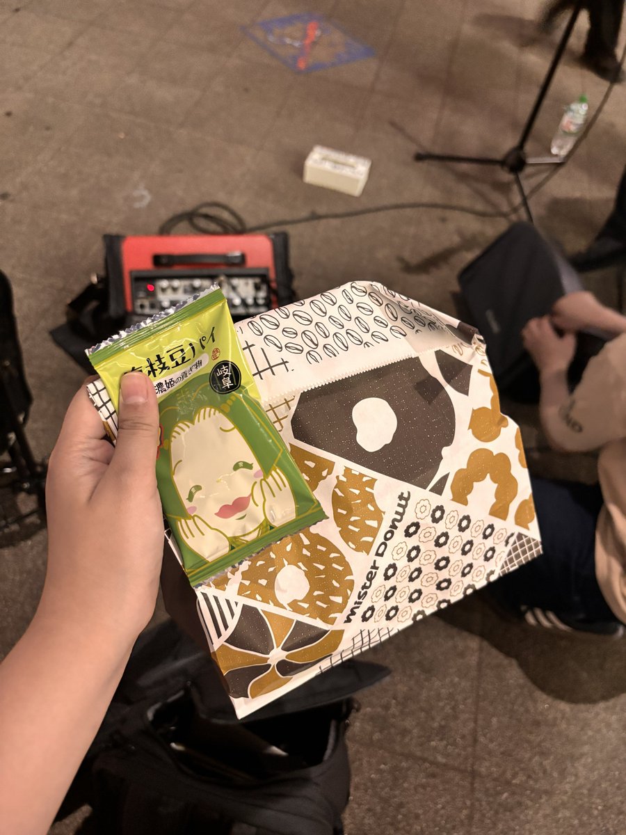 tokimeki_002's tweet photo. ⁡ 📯 合同路上ライブ  in金山総合駅北��📯
⁡立ち止まって聴いてくれた方,募金に協力してくれた方ありがとうございました😊
⁡
〜セットリスト〜
･夏の扉
･ただ君に晴れ
･川の流れのように
⁡
🍬たくさん差し入れ頂きました😋
⁡#路上live  #bowlproject  #我らがここみん https://t.co/NqmiHqSPFI
