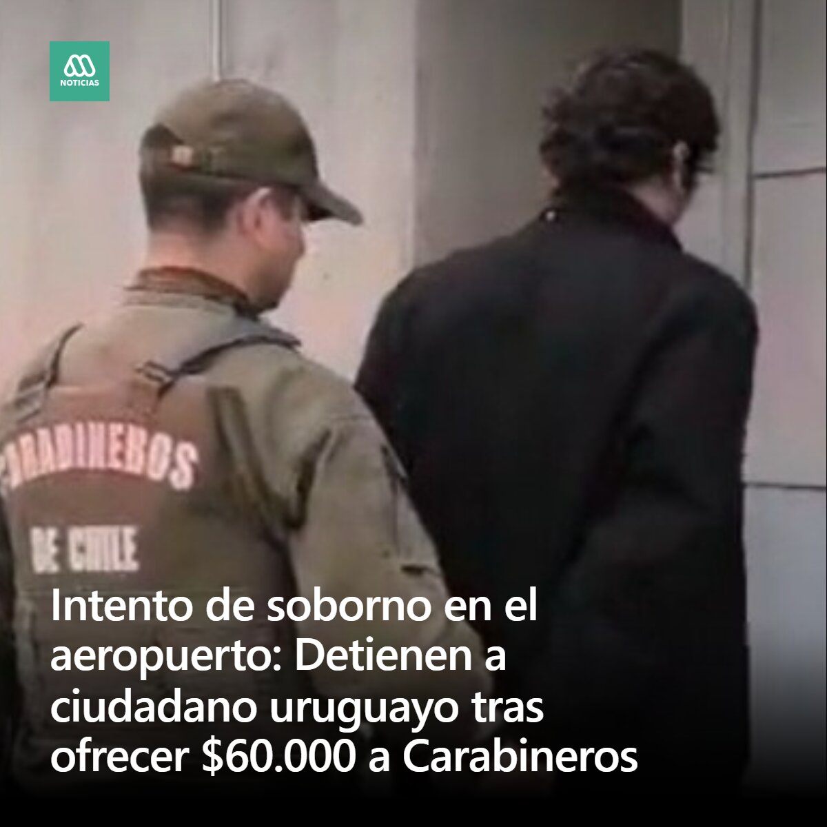 meganoticiascl's tweet photo. Un ciudadano de nacionalidad uruguaya fue detenido en el Aeropuerto Internacional Arturo Merino Benítez, luego de que ofreciera $60 mil en efectivo a funcionarios de Carabineros para evitar una infracción. ➡️ https://t.co/2Z9eo4V7Uu https://t.co/c3MqFQa1qT