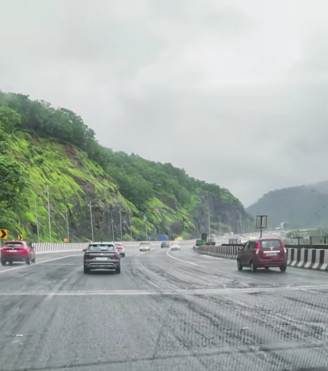 SJahirabadkar's tweet photo. I give up
I completely give up
Nobody can defend this now

Maharashtra cannot make asphalt roads at all.
Horrible horrible absolutely horrible and pathetic pro maxx

Never let the contractor even make a bathroom in his life https://t.co/MJDvAaqjKi