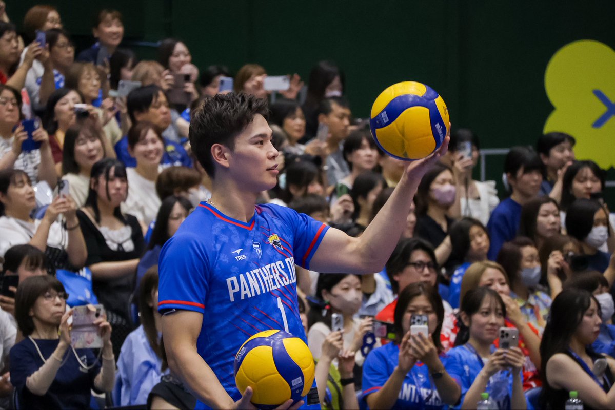 sora6volleyball's tweet photo. 現役代表をボール出し、ボール拾いさせるそんな日だった笑

 #西田有志 選手
 #富田将馬 選手
 #山内晶大 選手
 #エバデダン・ラリー 選手
2026.08.08 パナソニックアリーナ https://t.co/SvOxLa2U9e