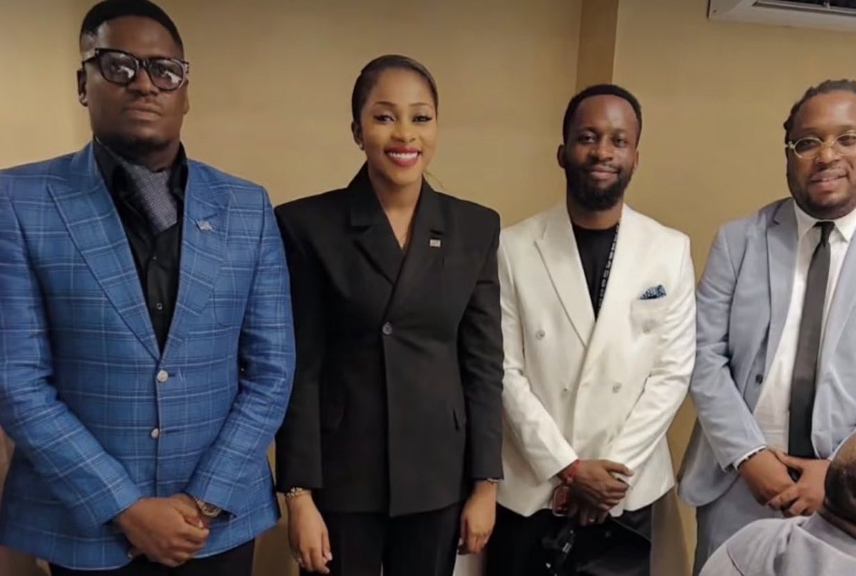 black_pater's tweet photo. RDC🇨🇩 : La Ministre de la Jeunesse Grâce Kutino affirme avoir consulté les jeunes de 26 provinces et qu’ils ont tous été d’accord avec le changement de la constitution.

Les jeunes de 26 provinces en question : https://t.co/X0YWMWx05i