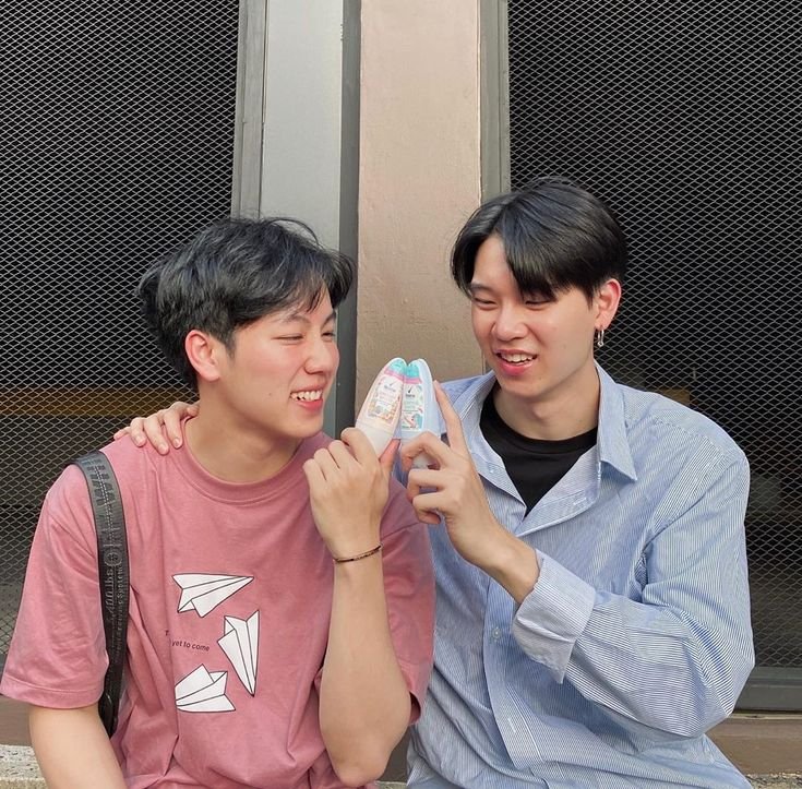 YWbubble's tweet photo. Baby YinWar and their ads https://t.co/Lk1qvKtikI