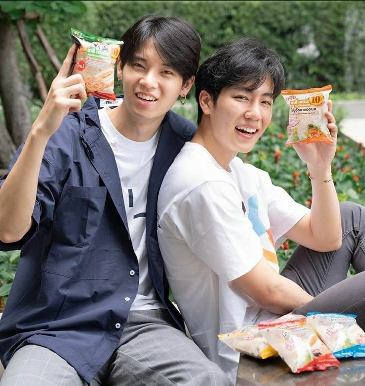 YWbubble's tweet photo. Baby YinWar and their ads https://t.co/Lk1qvKtikI