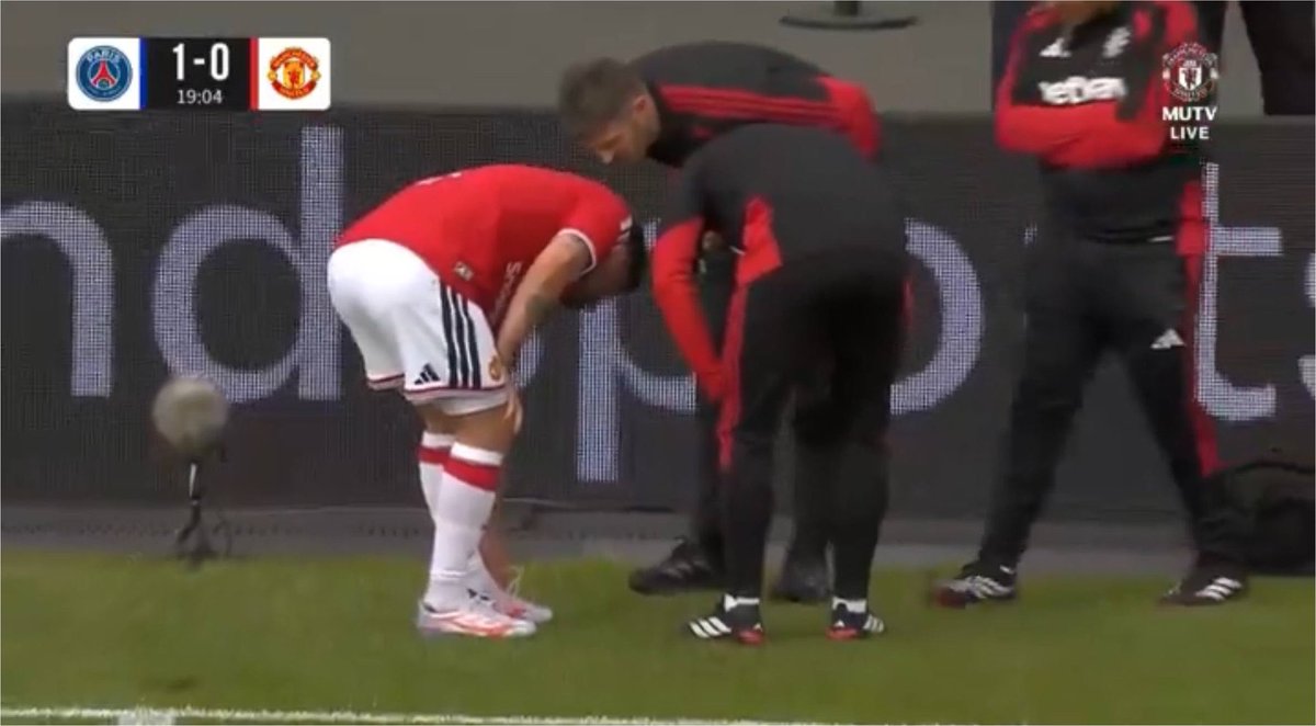 ManUnitedZone's tweet photo. 🚨 Mason Mount has gone off injured in the 19th minute and has been replaced by Tyler Fletcher. 

#MUFC https://t.co/7O6Z7xnPWu