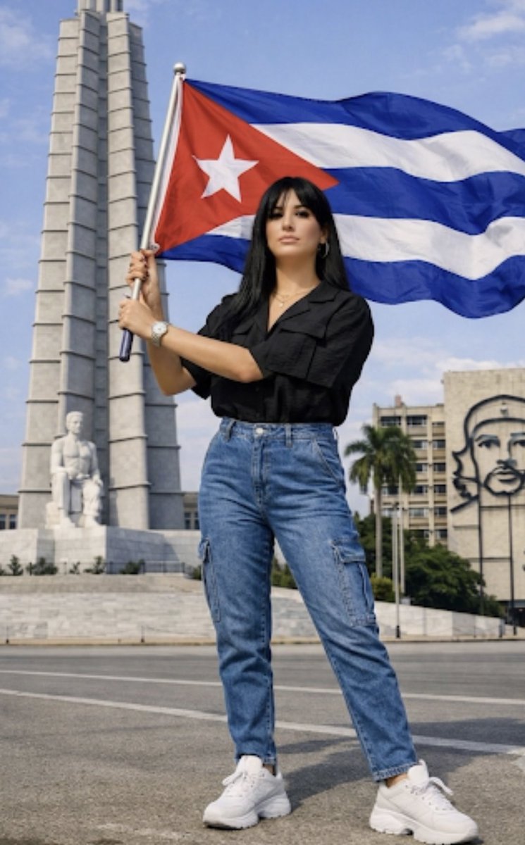 LiaVeronas's tweet photo. 🇨🇺💯 En el Centenario de Fidel, una certeza permanece: su ejemplo forma parte de la memoria de un pueblo que ha aprendido a defender su soberanía con firmeza. 

#100AñosConFidel https://t.co/AUjW0dq5wJ