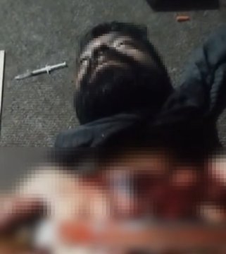 Stein3Hai's tweet photo. Iran Verbrechen

Hamidreza Rajabzadeh war ein Religiöser Sänger (Maddah).
Er wurde vor 2 Wochen entführt.
Gestern schickten Schah Anhänger seiner Familie ein Film wie sie ihn foltern und ermorden. Sie entfernten sein Herz bei lebendigem Leib.
Pahlawis sind Terroristen!
Weiter- https://t.co/Slt4XUbJly