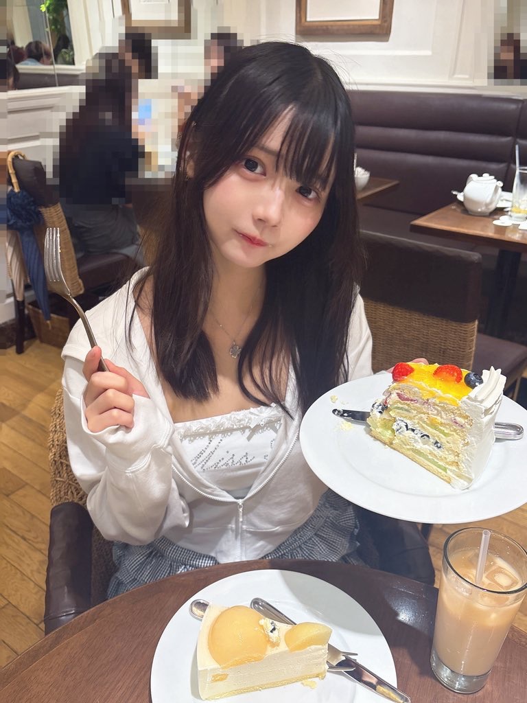 inu_cats0123's tweet photo. あっついし髪の毛切ろうかなって思ったけどどー思う？ https://t.co/M3mMtAyhMT