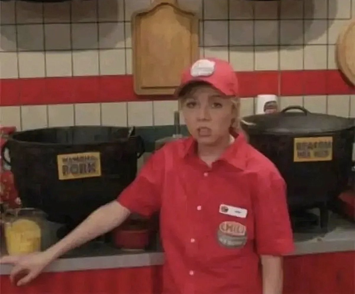 mari_mmoreno's tweet photo. Ya que le hacemos caso a ama de revivir el meme, Imposible olvidar… 

parece sam de icarly cuando consigue trabajo JAJAJAJ https://t.co/RZt0J9YBYv