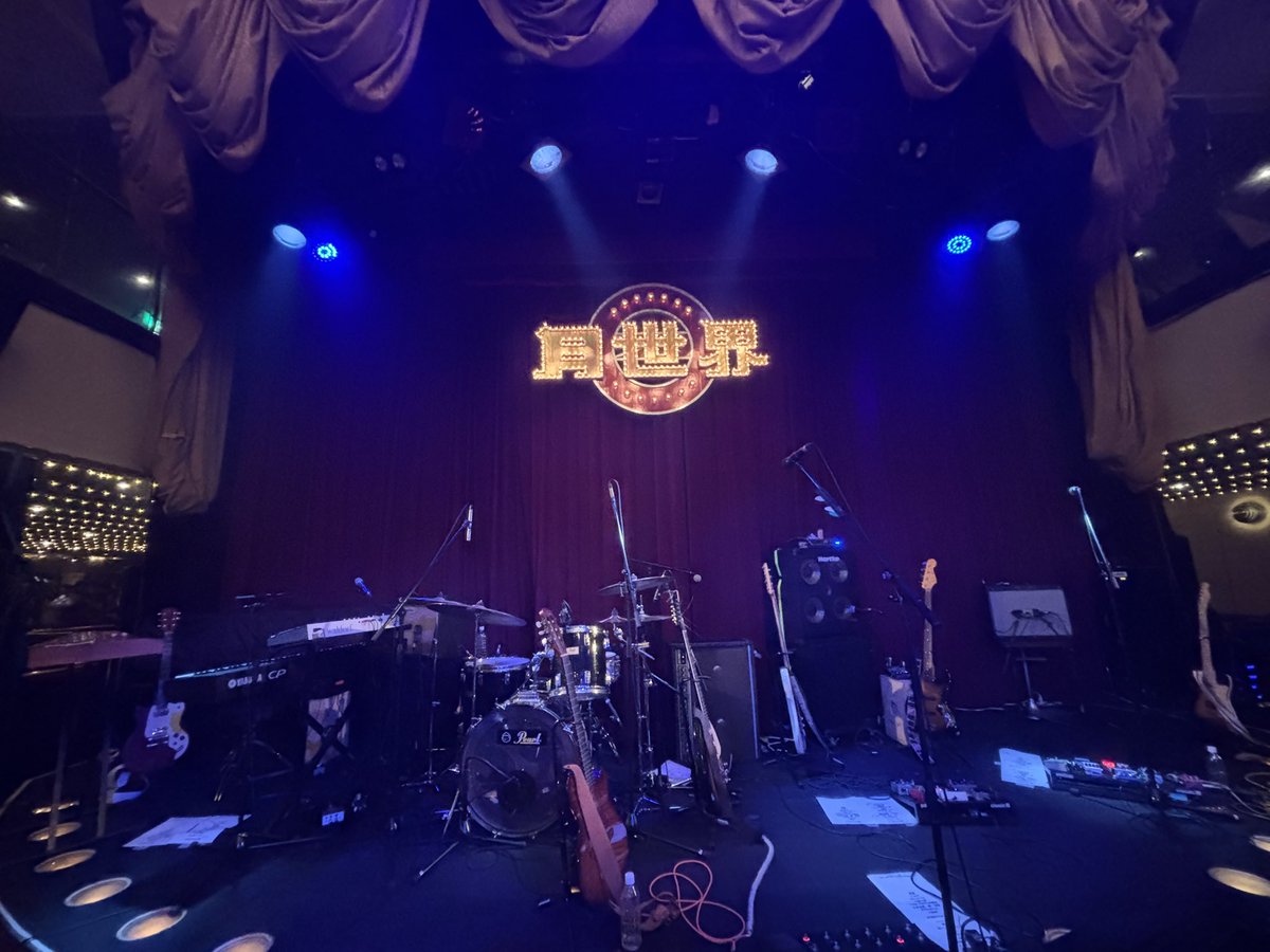 goripyo4793's tweet photo. Khakiのライブ、最高だった🙌
クラブ月世界、初めて行ったけど雰囲気のある場所で素敵だった〜
生でKhakiの音を浴びて、今までの曲達はもちろん原子の曲がもっと大好きになった！
グッズ紹介の黒羽さんがチャーミング過ぎて笑顔になった☺️
次は愛知行くぞ🏃‍♀️ https://t.co/oKsj0GhhHy