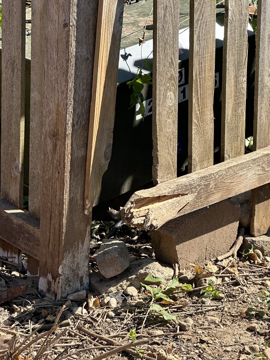 GeorgeLunsford's tweet photo. @ComEd  had a crew out this morning to investigate a power outage in the area. Apparently they needed access to my yard and took the liberty to remove my fence, and in the process of removing, break a section of my fence. And it’s not even back on properly. https://t.co/hwxHs7Ywww