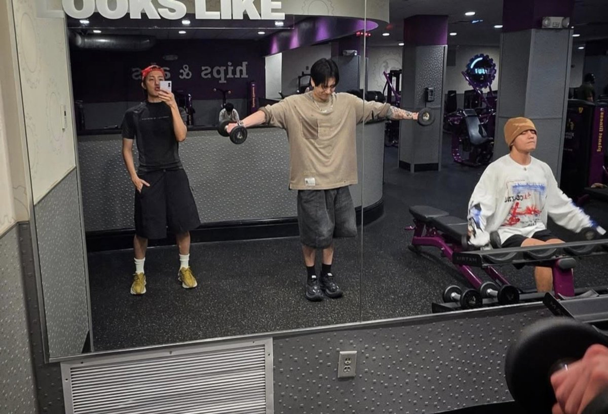 myyouwithjk's tweet photo. vhopekook 💘 https://t.co/W28k4nByYB