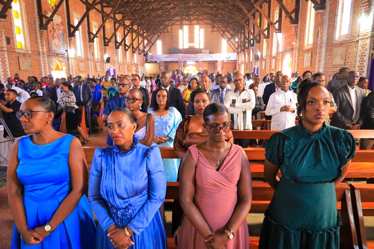 ArchKigali's tweet photo. Padiri André KIBANGUKA, none tariki ya 08/08/2026, muri Paruwasi ya Sainte Famille avukamo, yahizihirije Yubile y'Imyaka 50 amaze ahawe Ubusaserdoti  mu gitambo cy'Ukaristiya cyatuwe n'umushumba wa Diyosezi ya RUHENGERI, Myr Vincent HAROLIMANA, wahagariye Arkiyepiskopi. https://t.co/mz6YasTKm7