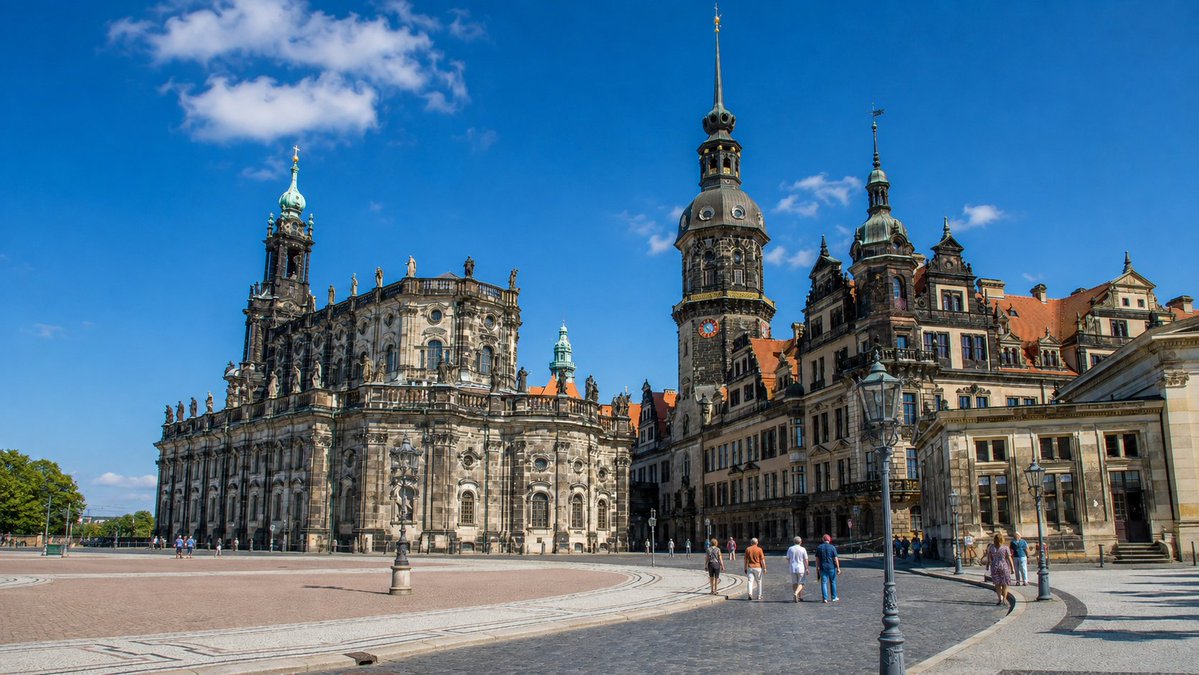 Germaninexile's tweet photo. Früher habe ich am Ende eines Urlaubs immer am Postkartenstand geguckt, ob ich davon etwas verpasst habe. Zukünftig nehme ich in Deutschland einfach meine Musikvideos als Reiseführer 😅.
Das Sachsenvideo ist fast bald fertig. https://t.co/scjHWUWHHe