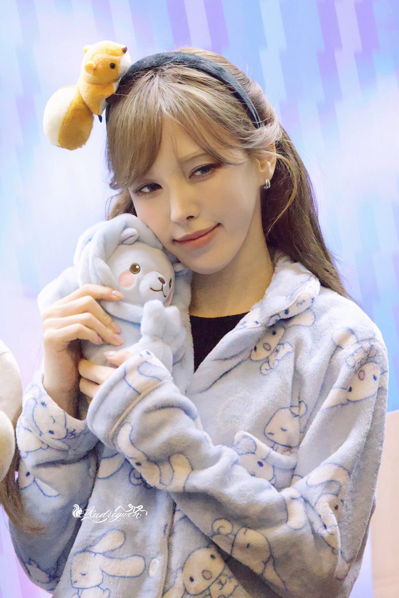 ariawen0221's tweet photo. ˙—𐙚⋆°🦢.⋆ᥫ᭡🫧𓇼
#Wendy
#웬디 https://t.co/4ZJ9UwXoul