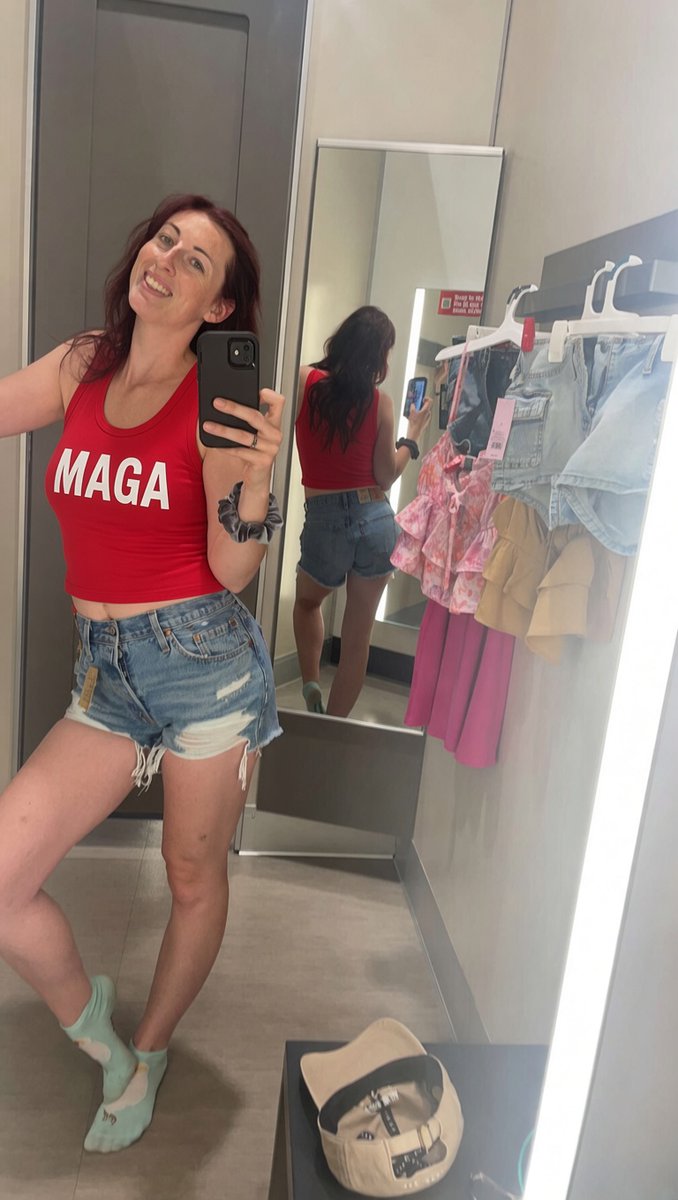 RealhotmomsWild's tweet photo. You a fan of MAGA girls https://t.co/FbxHHsbh7Z