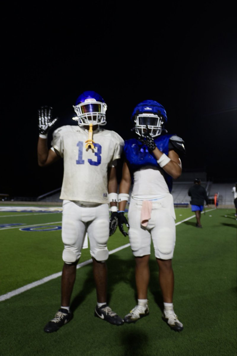 KasonJones0's tweet photo. Kason Jones 
Jacksonville High School, TX
co 28’
#TR1BE 
#TXHSFB 
💙💛 https://t.co/kBVgv1AeV2