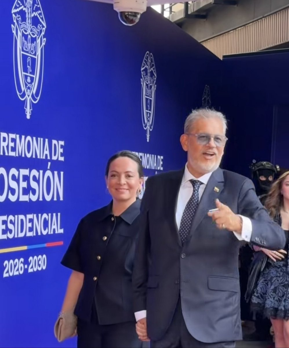sadi_cf's tweet photo. La posesión de @ABDELAESPRIELLA tiene alma y espíritu. @carlossuarezr transformó el país en un sentimiento de #protección felina por la democracia. Ser parte de un equipo de rescate siempre hace q las personas se sientan parte de algo q salva. Por eso Suárez también se posesionó https://t.co/5ICF7kFgS7