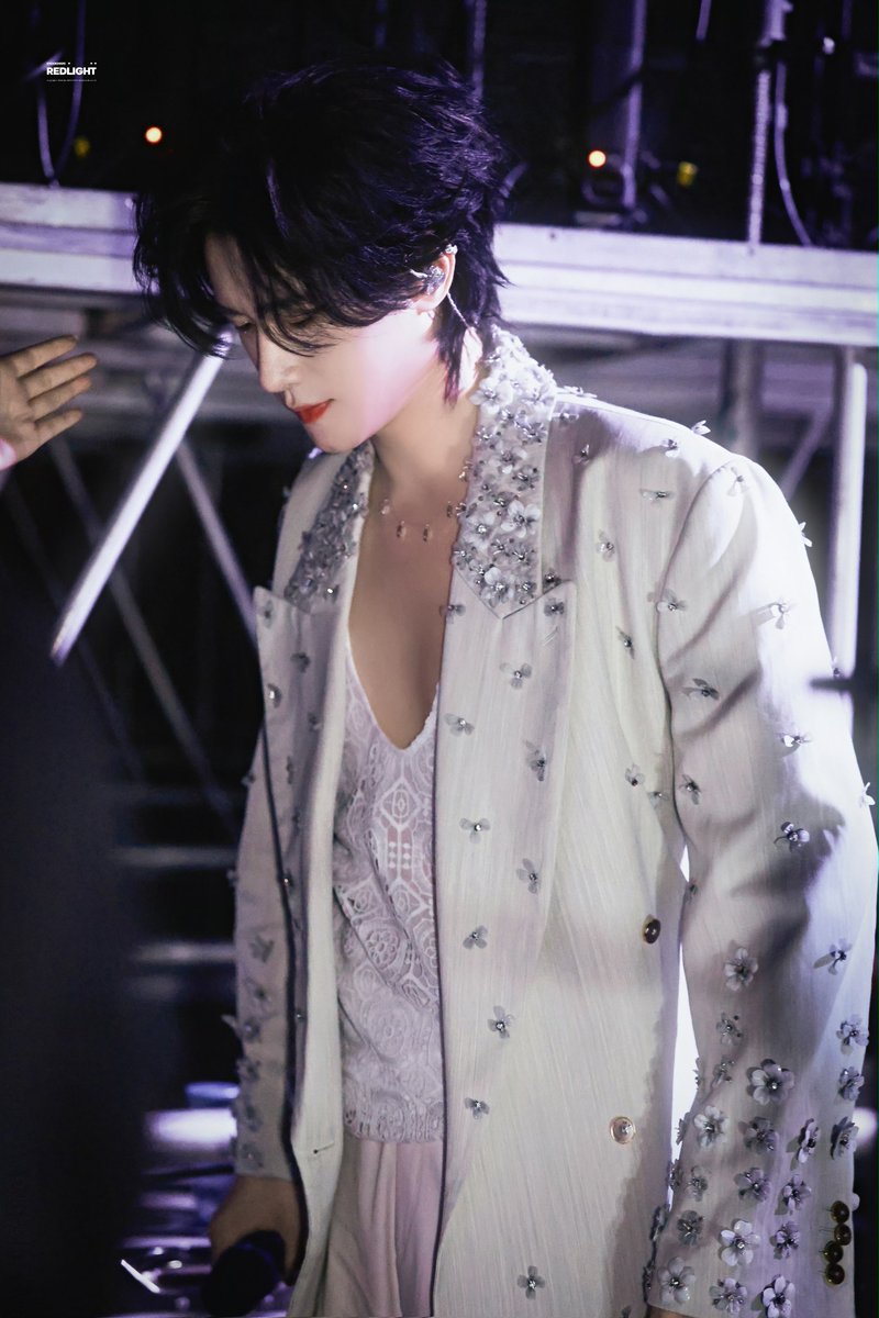 xiaoxindaily's tweet photo. Whose dad is this? He’s so handsome! 🤭

#ZhanXuanWeiboGala2026
#WeiboGala2026xSiamParagon https://t.co/CQcHK9kYaP