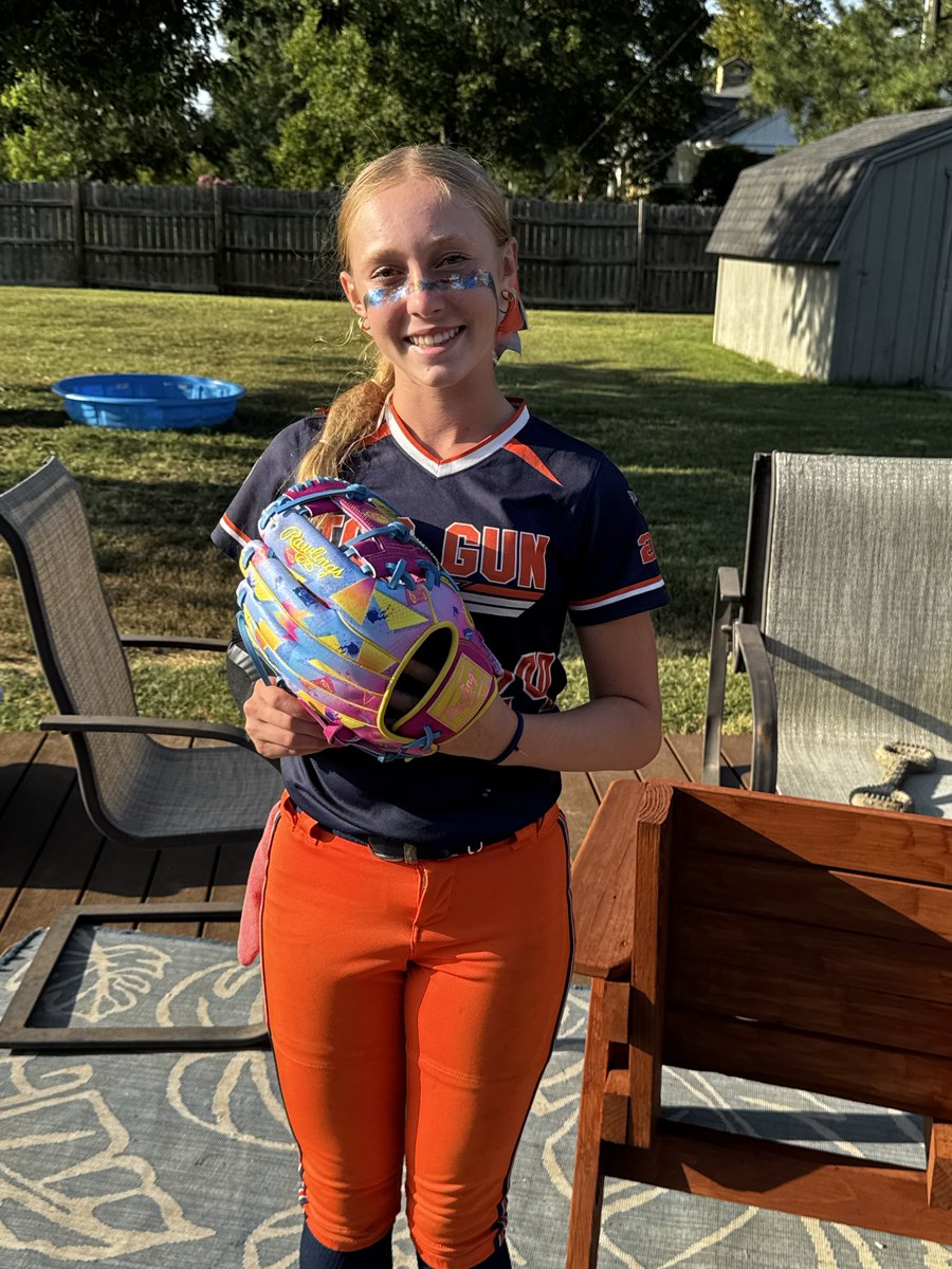 KaelynnCarnes24's tweet photo. Mail ✉️ was especially good, as my @RawlingsSB glove from earning MVP @ @triplecrownspts nationals was delivered! ❤️ it! @topgun_skim @TGASciara @TGA_Turner @MidwestPremierS @PrepSoftball @LineDsoftball @ExtraInningSB https://t.co/urgb1DqsqU