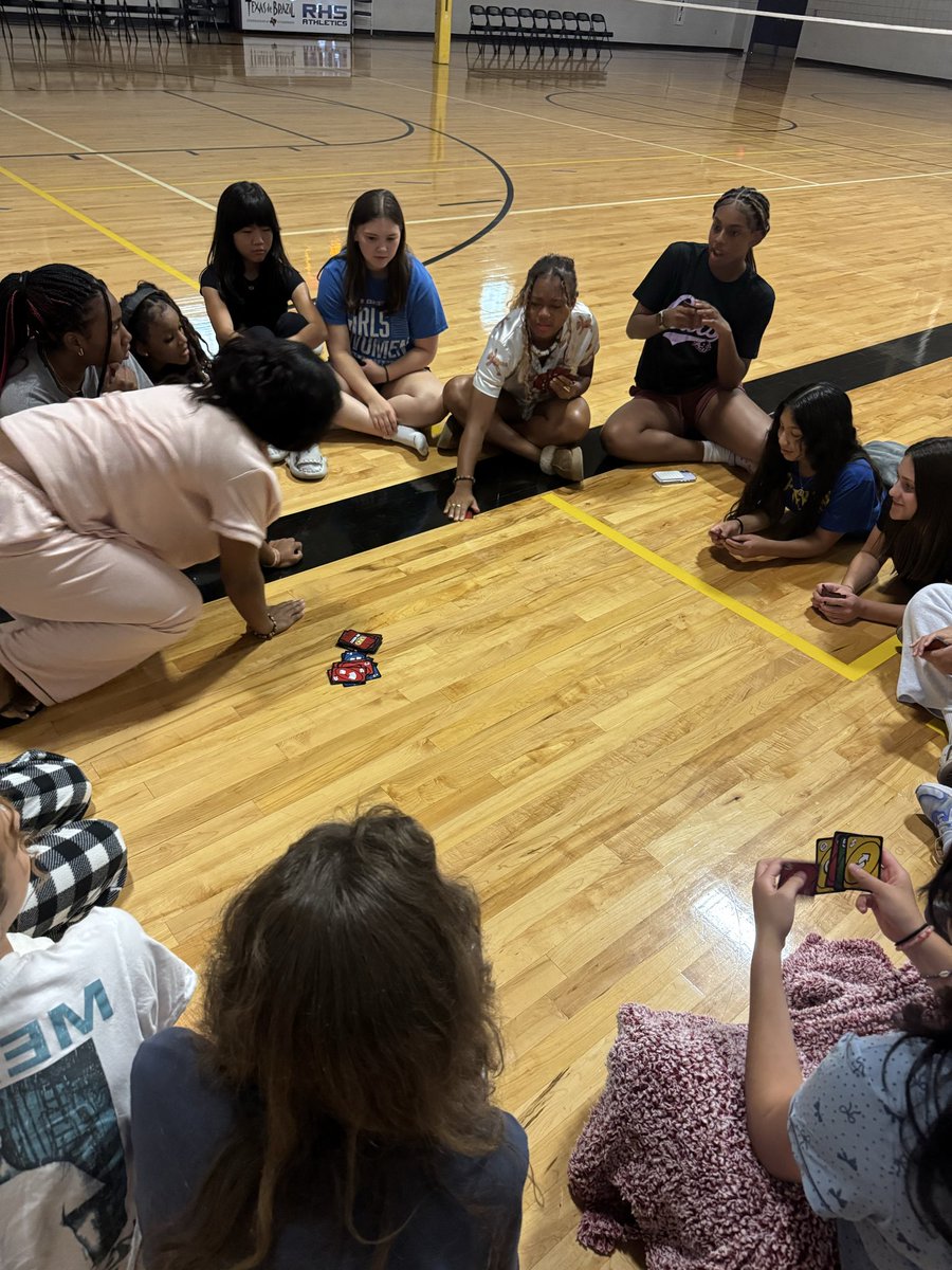 LE_HOOPS's tweet photo. What a night of absolute chaos and fun 🤩 Our @RichardsonHS1 @LE_HOOPS had a blast in our T.E.A.M. B2S Lock In #cultuRewins #teambonding #RichEnergyLoading https://t.co/7cG2Tj9UFZ