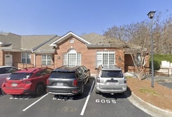 BjsUiw32692's tweet photo. So many requests for GA, so Adverntures in H-1B returns. This bldg in Cumming  has 8 offices ranging from 120-180 sf. USCIS identified one as the worksite for 13 approved H-1B visas; another  as the worksite for 22 approved visas; another as the worksite for 12 approved visas. https://t.co/H3MboKLEEe