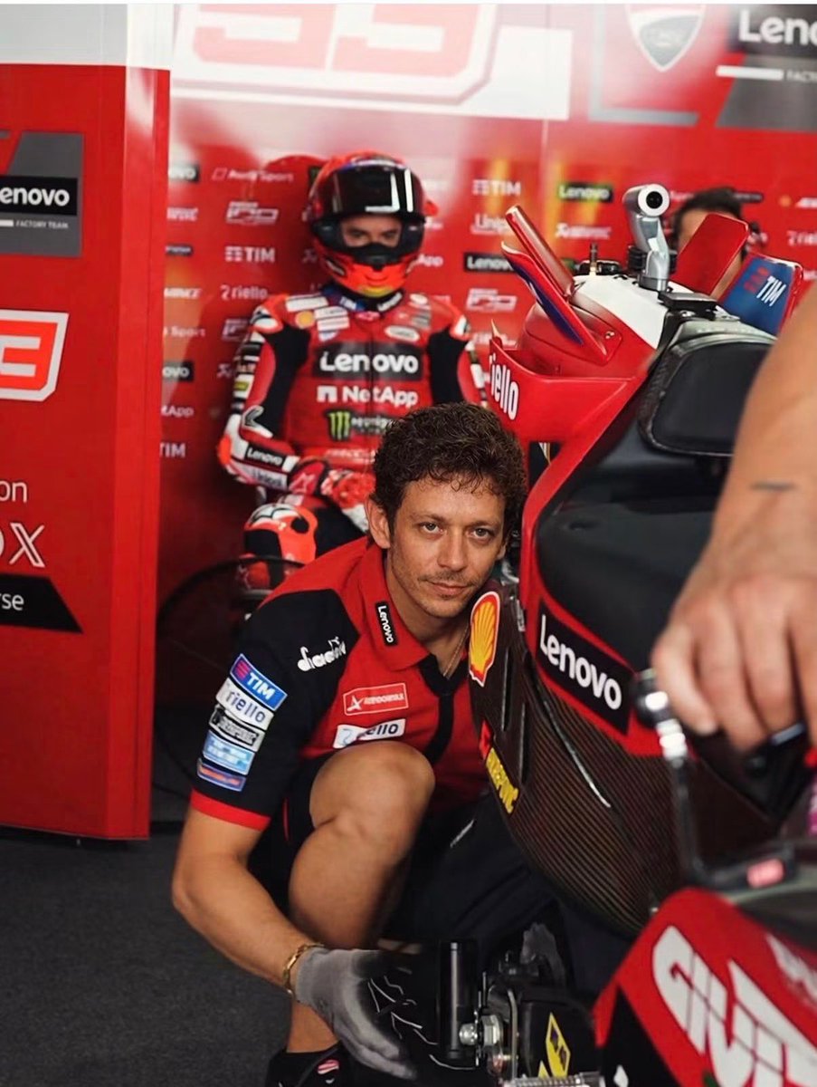 MotoetGPaddict's tweet photo. https://t.co/Hsycb1NCyg