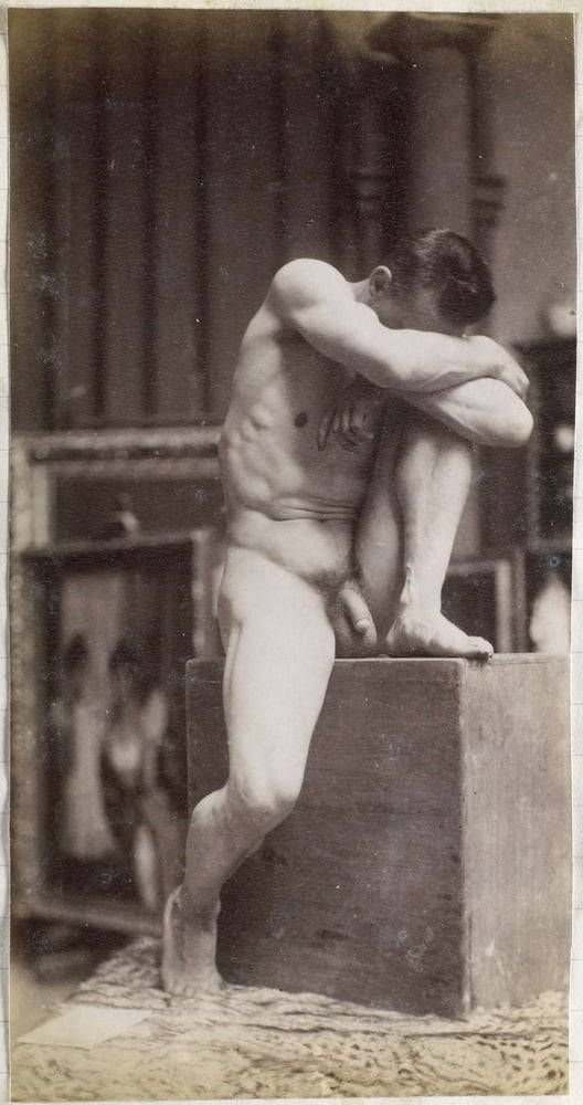 LaurentRie28741's tweet photo. De l'ombre des ateliers aux toiles des grands maîtres. Figures immobiles et silencieuses, ces modèles vivants ont prêté leur corps et leur posture à des générations d'artistes en apprentissage.
​L'art de poser, un métier méconnu gravé dans le temps. 
#Archives
#Photographie https://t.co/nTqV1W9XFr