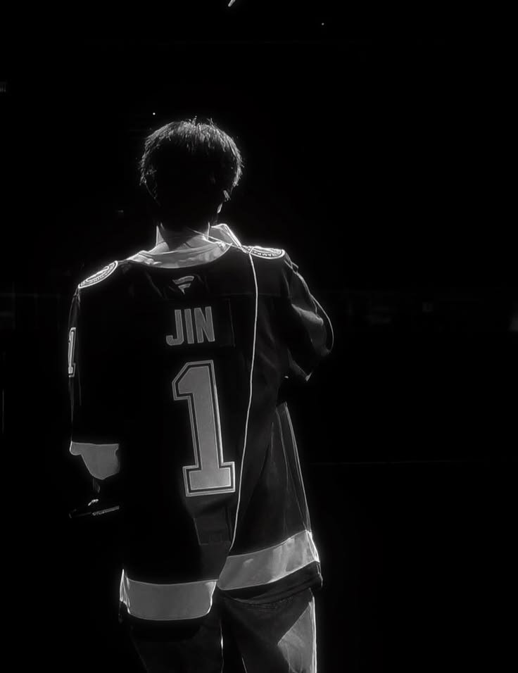 jinyamira765's tweet photo. 🖤 https://t.co/2p1y1JKIY8