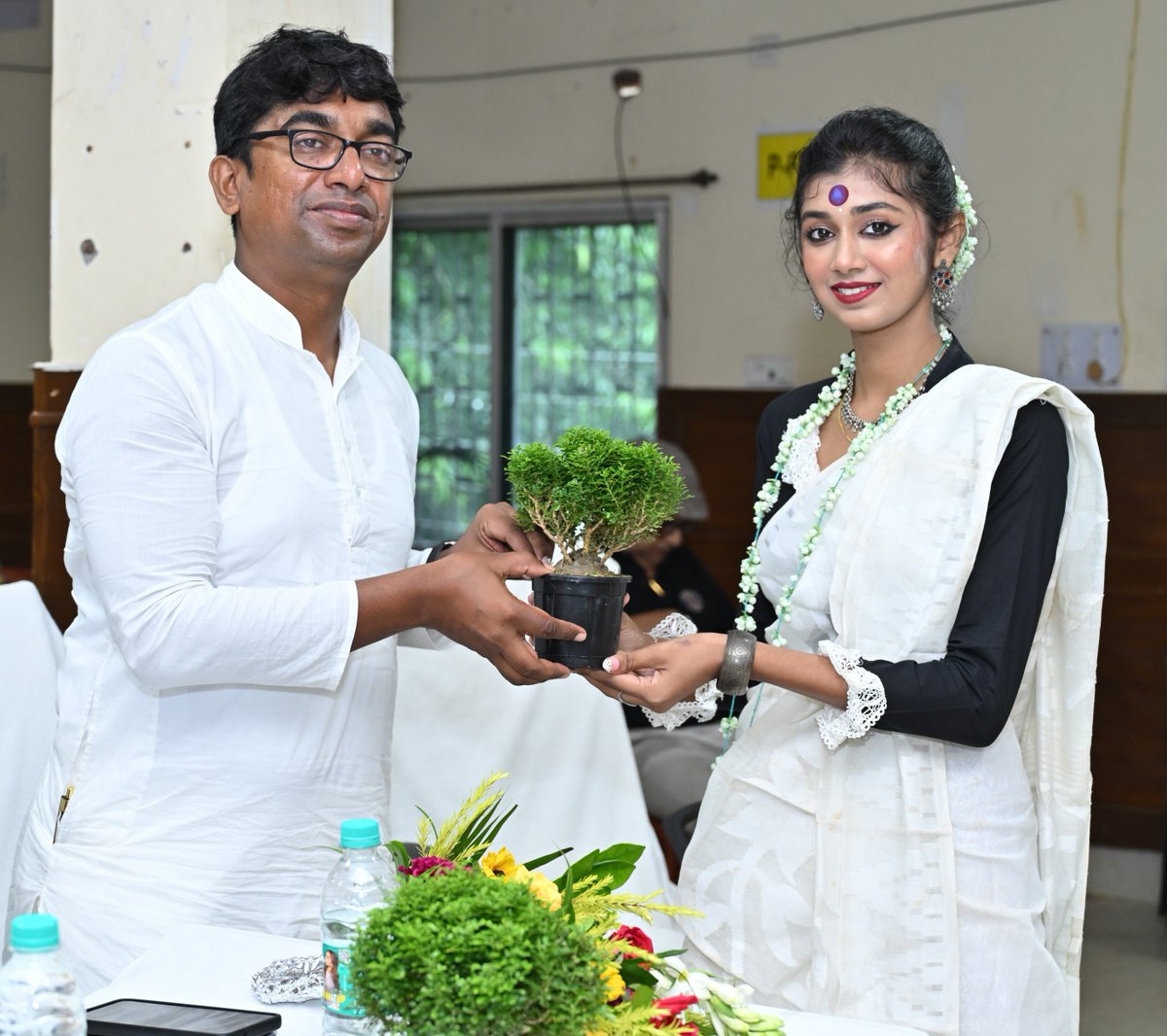 CoContai's tweet photo. ২২শে শ্রাবণ পালিত হলো কাঁথি মহকুমায়।অনুষ্ঠানে উপস্থিত ছিলেন সম্মানীয় শ্রী চন্দ্রশেখর মন্ডল, মাননীয় বিধায়ক, রামনগর বিধানসভা কেন্দ্র; সম্মানীয় শ্রীমতী সুমিতা সিনহা, মাননীয়া বিধায়ক, উওর কাঁথি বিধানসভা কেন্দ্রএবং মাননীয় শ্রী প্রতীক অশোক ধুমল (আই.এ.এস.),মহকুমা শাসক,কাঁথি।(৩/৩) https://t.co/ciFMIHJ7R4