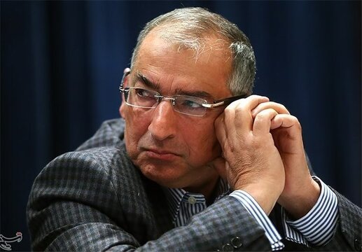 nimses1010's tweet photo. يقول المفكر الإيراني الاصلاحي بجامعة طهران صادق زيبا :

" يبدو أننا كإيرانيين لم ننس بعد هزيمتنا التاريخية أمام العرب ولم ننس القادسية بعد مرور 1400 عام عليها، فنخفي في أعماقنا ضغينة وحقداً دفينين تجاه العرب وكأنها نار تحت الرماد قد تتحول إلى لهيب كلما سنحت لها الفرصة ، المثقفين يبغضون العرب، وتجدون الكثير من المتدينين ينفرون منهم، إلا أن هذه الظاهرة ....وهذه الظاهرة تنتشر بين المتدينين على شاكلة لعن أهل السنة. إن الحقد والضغينة تجاه السنة ورموزهم لدى الكثير من الإيرانيين هو في واقع الأمر الوجه الآخر للحقد على العرب"