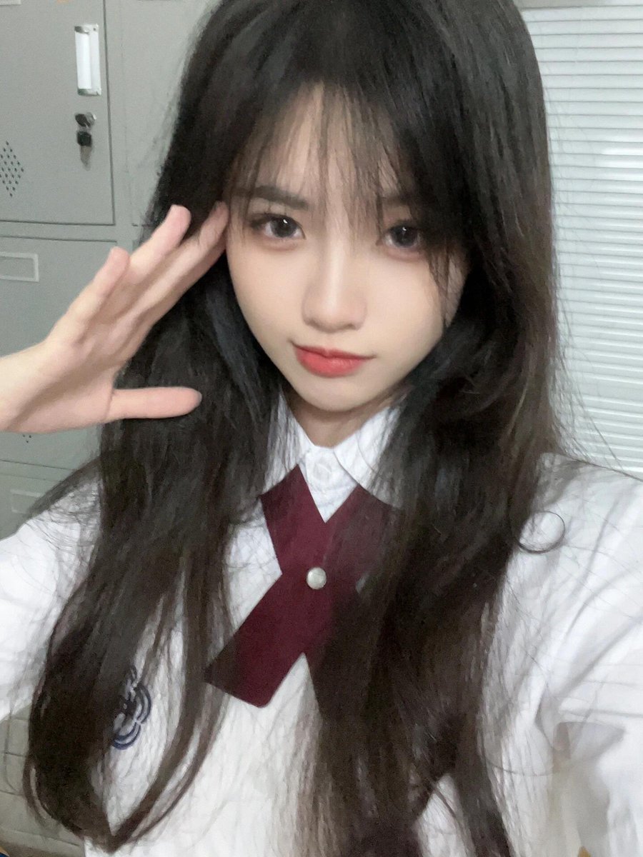 April152504's tweet photo. 有人想锐评一下女大的福嘛 🥹   

赶紧看，我要删了…. https://t.co/5lQlyJgm9H