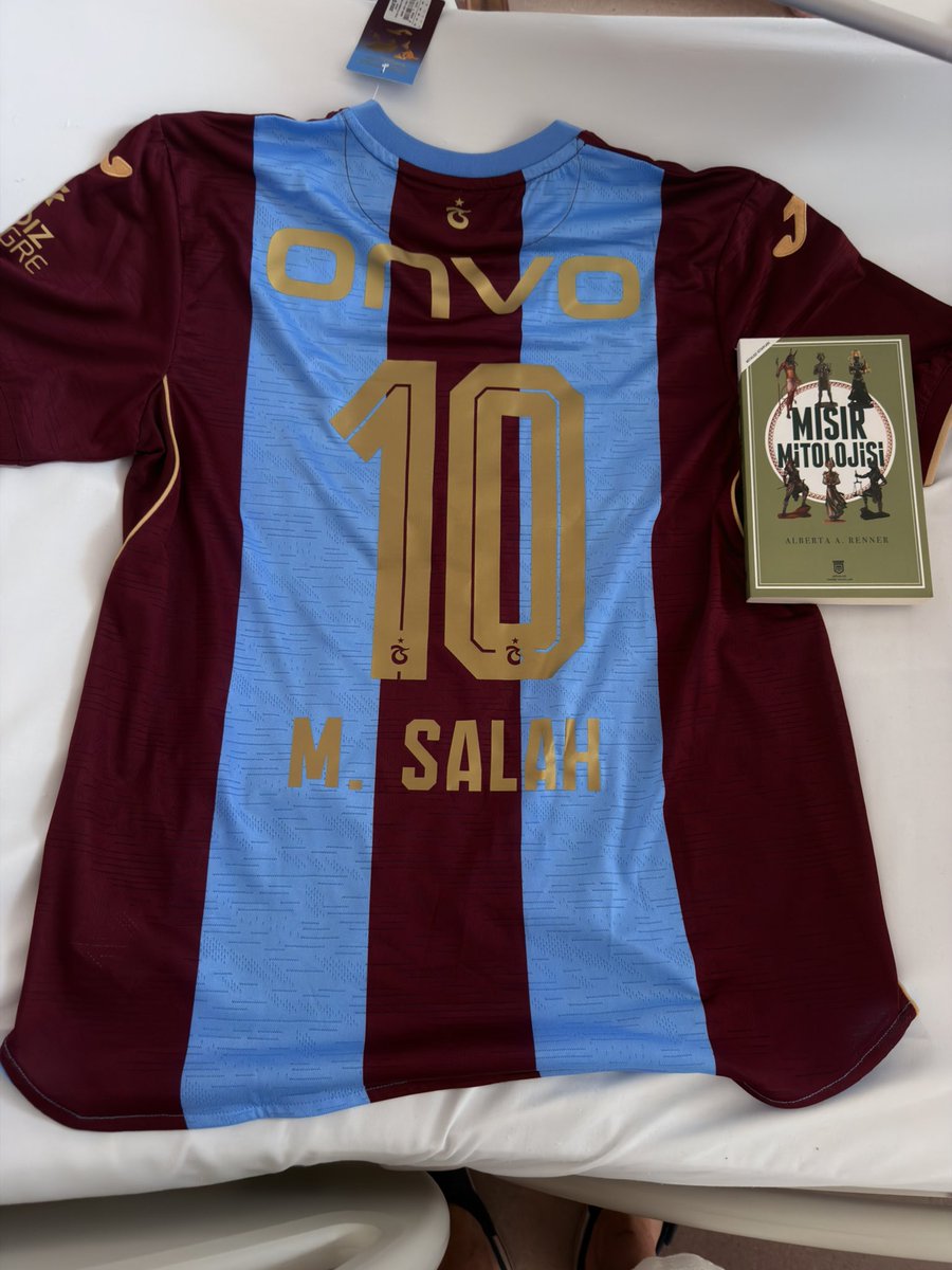 lustralnorodol's tweet photo. Yoğun bakımdan çıkıp 3 gün sonra kombine ve salah forması almaya gittim bu sene o şampiyonluk gelecek 🩵❤️ #salah #trabzonspor @Trabzonspor @dikfutbol @haydevira https://t.co/RVpFeAWYwF