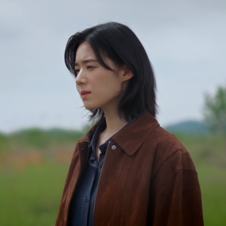 jaeger_iwc's tweet photo. 정은채 정년이 전에는 짧은 머리 한 번도 안 해봤다고 했는데 왜 그랬는지 알 거 같음 단발만 돼도 존잘력이 화면을 뚫고 나오는데 숏컷하면 오천만 여자들이 결혼하자고 달려올 거라는 걸 본능적으로 안 거지 https://t.co/9p2FQycfAl