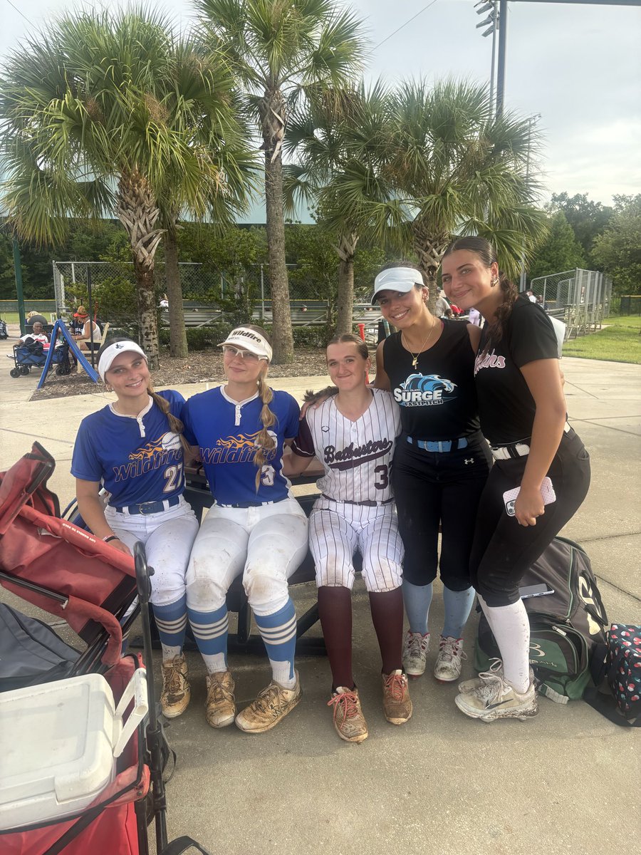 GiGiGomez29's tweet photo. Day 1 of Pro swings camp. Met so many amazing girls from all over the country. Got to learn from colleges coaches and have great conversations. Can’t wait for day 2. @ProSwings_ @NJCheetahsJaman @FGCU_Softball @EckerdSoftball @FloridaTechSB @LakehawkSB https://t.co/uyHYp3tHzd